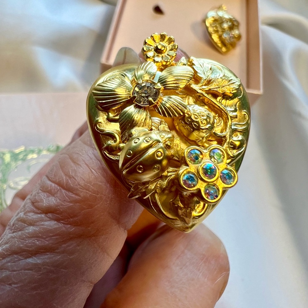 Kirk’s Folly, Beautiful Vtg Goldtone Heart Floral Earrings, ladybug, AB crystal - Picture 3 of 16